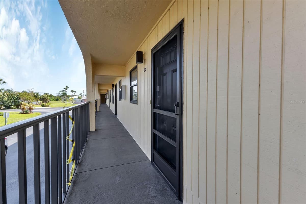 14459 RIVER BEACH DRIVE — photo 2 of 33