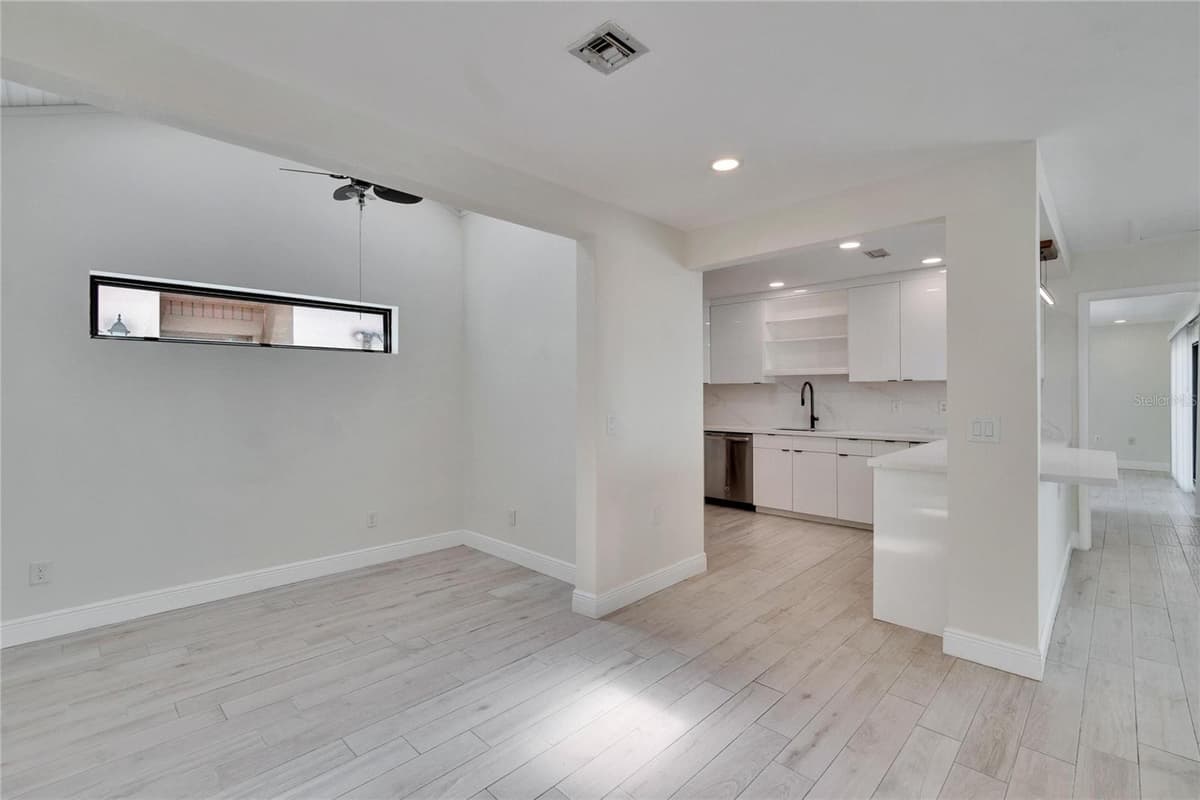 370 WOODLANDS DRIVE — photo 22 of 52