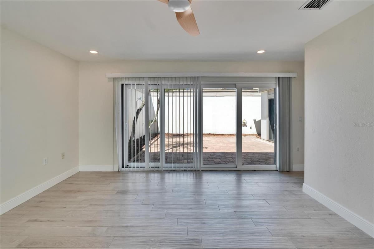 370 WOODLANDS DRIVE — photo 32 of 52