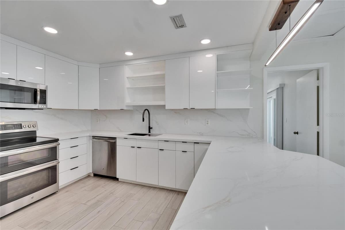370 WOODLANDS DRIVE — photo 28 of 52