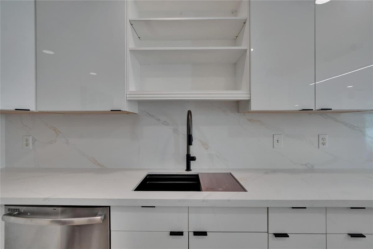 370 WOODLANDS DRIVE — photo 31 of 52