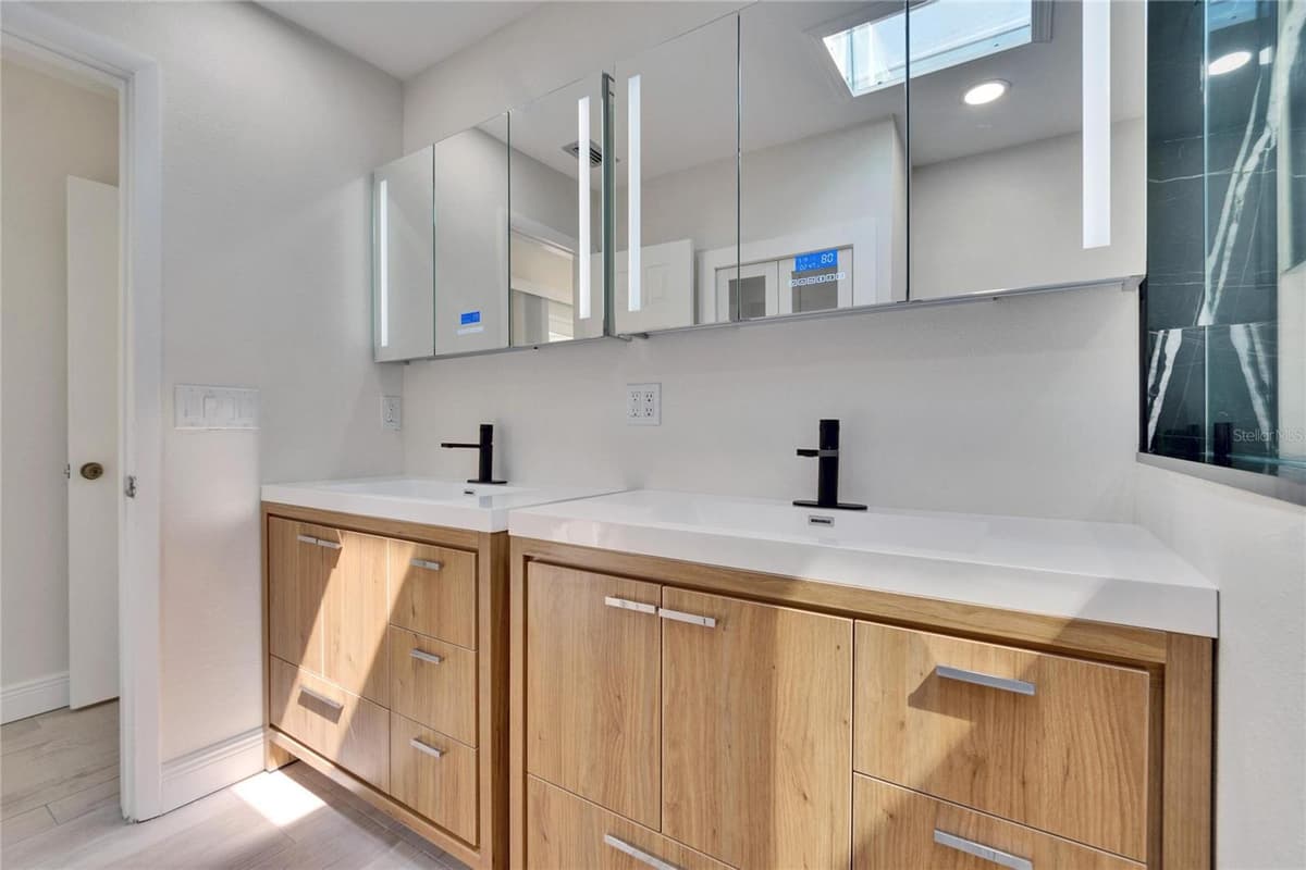370 WOODLANDS DRIVE — photo 37 of 52