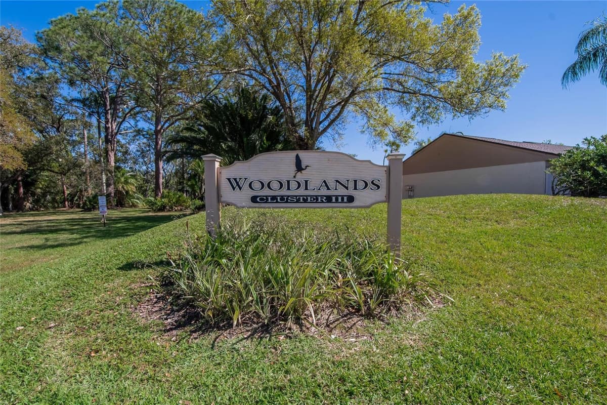 370 WOODLANDS DRIVE — photo 7 of 52
