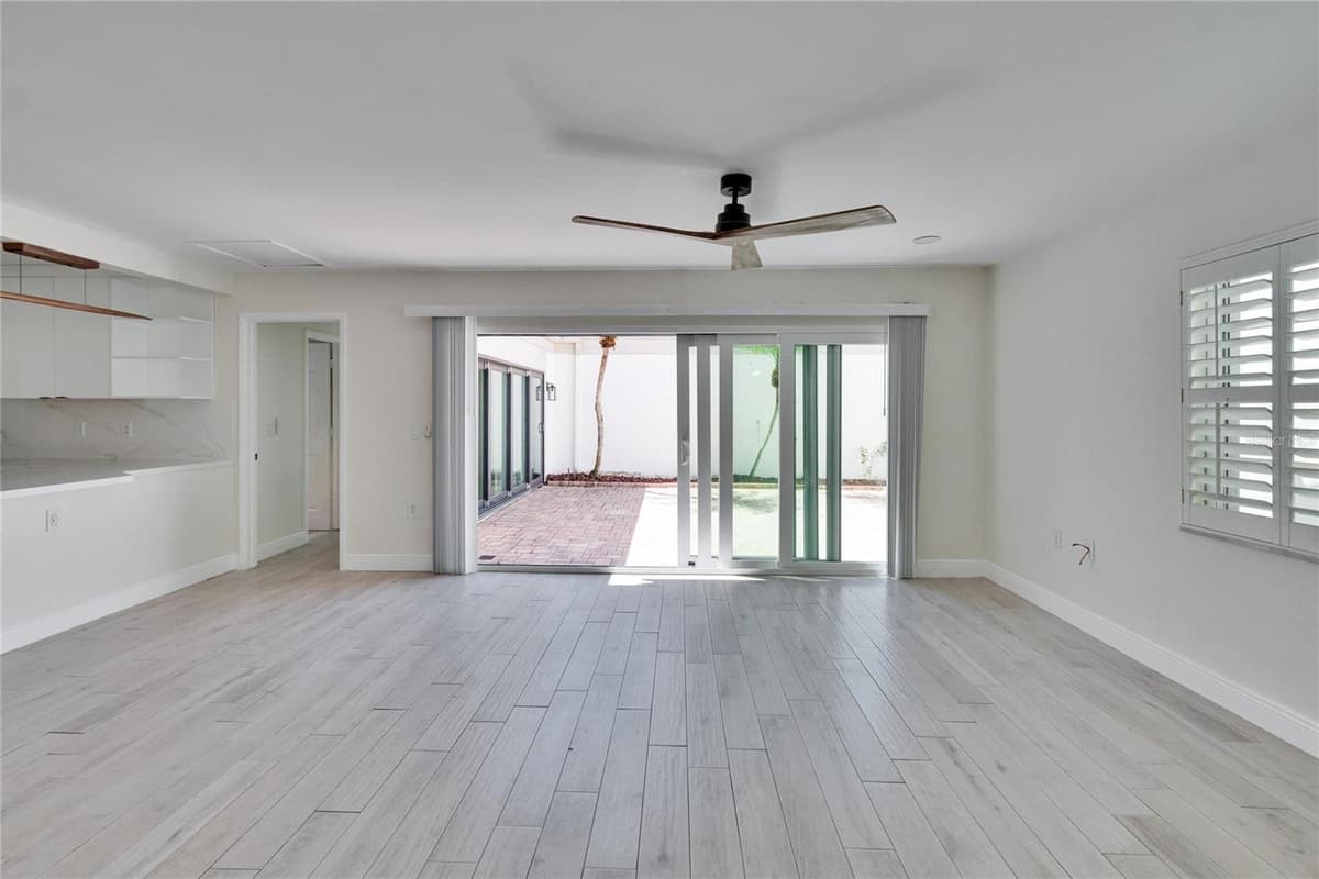 370 WOODLANDS DRIVE — photo 20 of 52