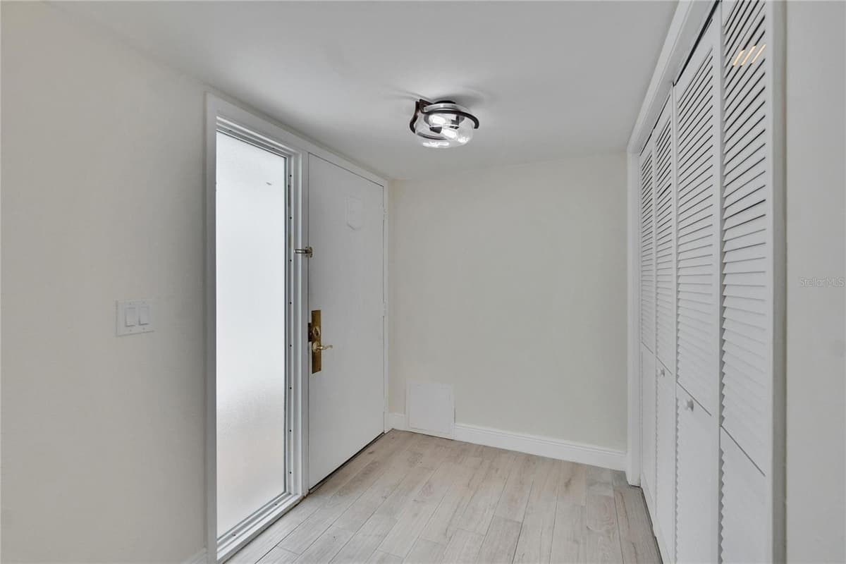370 WOODLANDS DRIVE — photo 15 of 52