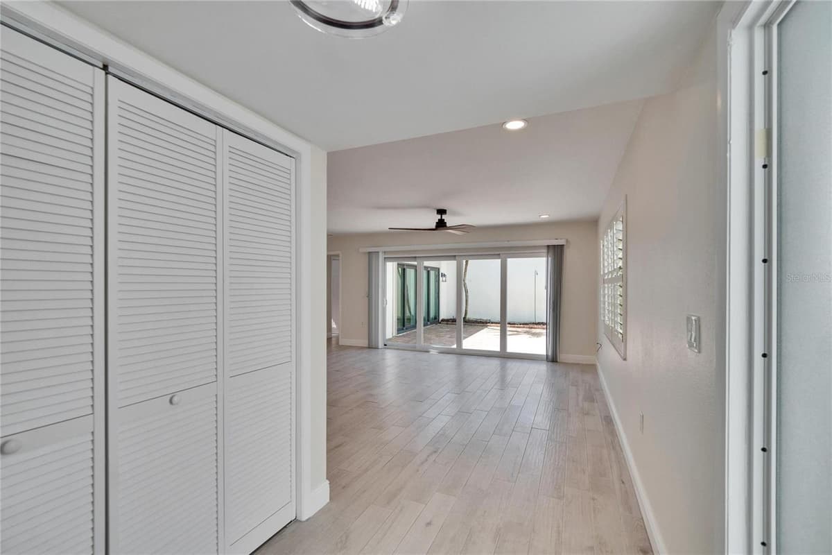370 WOODLANDS DRIVE — photo 16 of 52