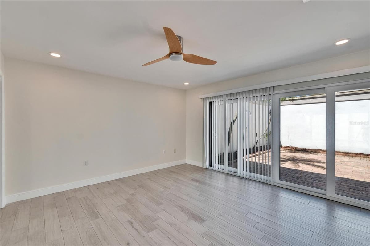 370 WOODLANDS DRIVE — photo 33 of 52