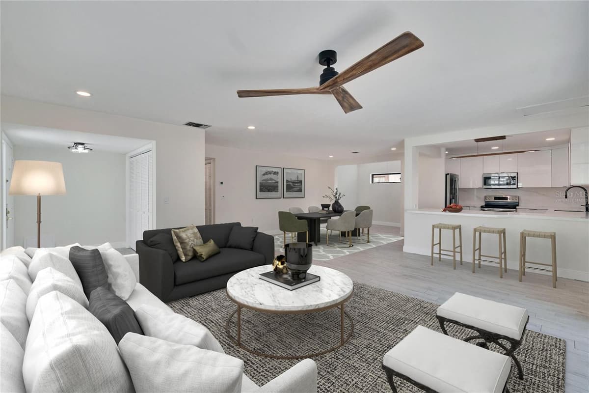 370 WOODLANDS DRIVE — photo 2 of 52