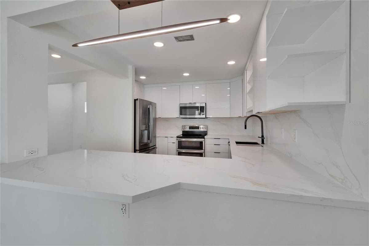 370 WOODLANDS DRIVE — photo 27 of 52