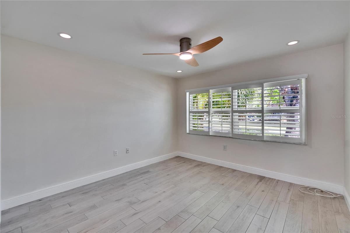 370 WOODLANDS DRIVE — photo 41 of 52