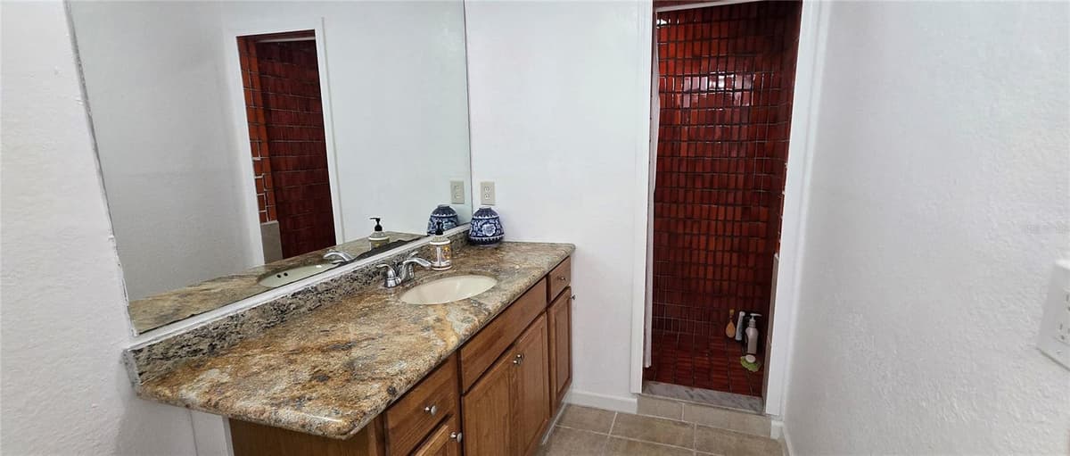 8814 ROCKY CREEK DRIVE — photo 4 of 10