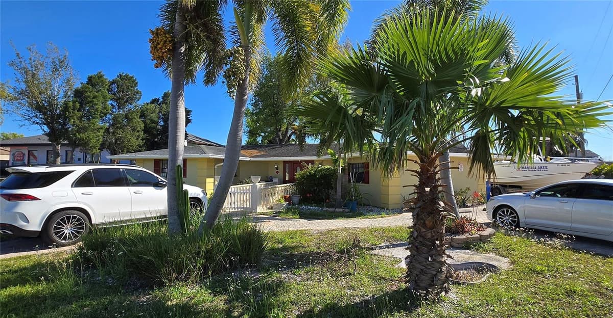 8814 ROCKY CREEK DRIVE — photo 1 of 10