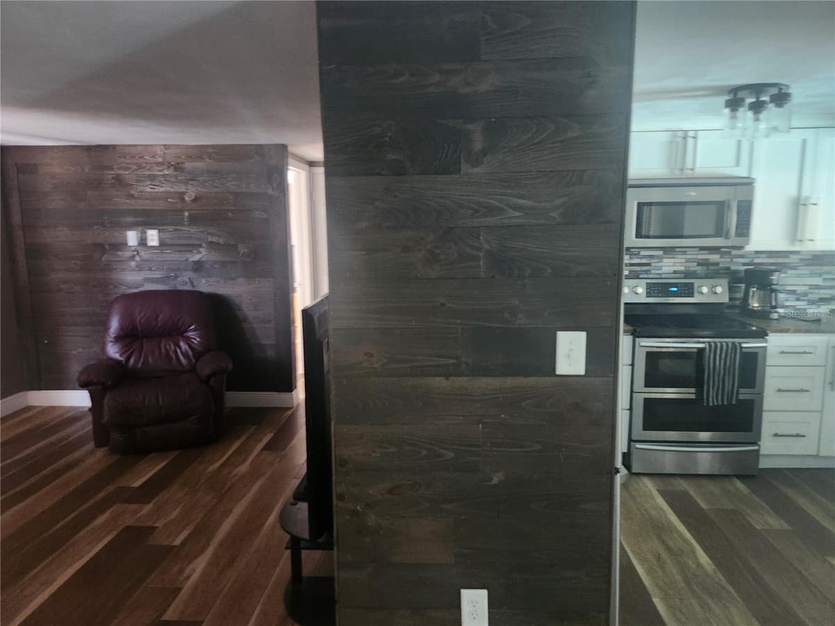 8501 HUNTING SADDLE DRIVE — photo 5 of 41