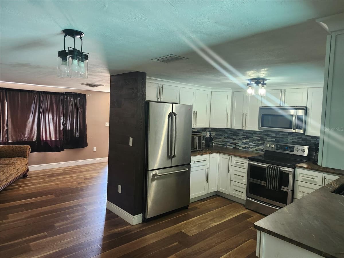 8501 HUNTING SADDLE DRIVE — photo 4 of 41