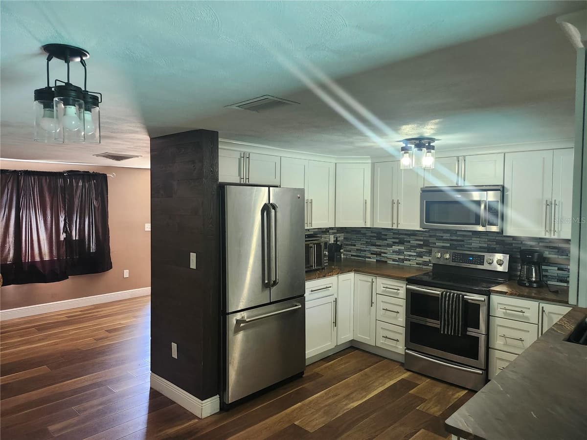 8501 HUNTING SADDLE DRIVE — photo 6 of 41