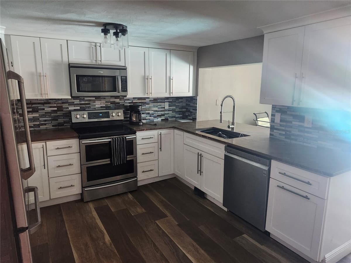 8501 HUNTING SADDLE DRIVE — photo 35 of 41