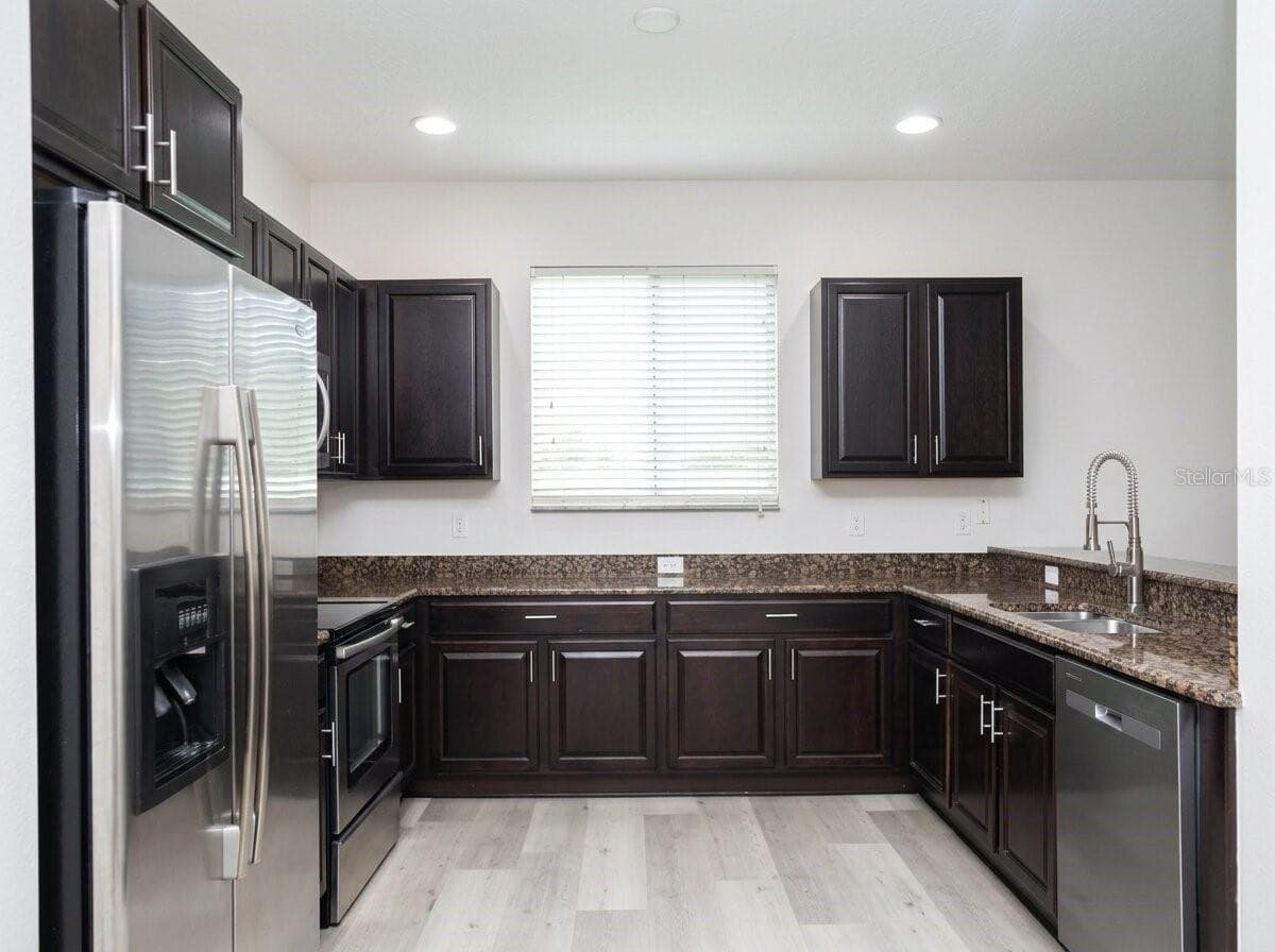 11926 VERRAZANO DRIVE — photo 2 of 42