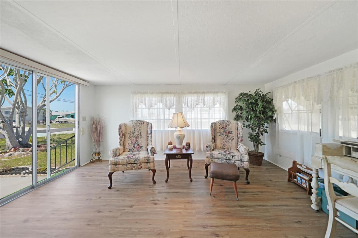 1407 SEAGULL DRIVE — photo 3 of 26