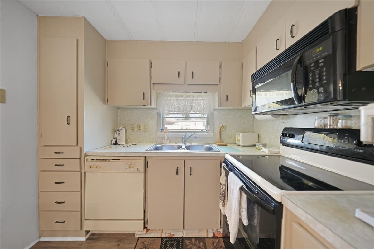 1407 SEAGULL DRIVE — photo 10 of 26