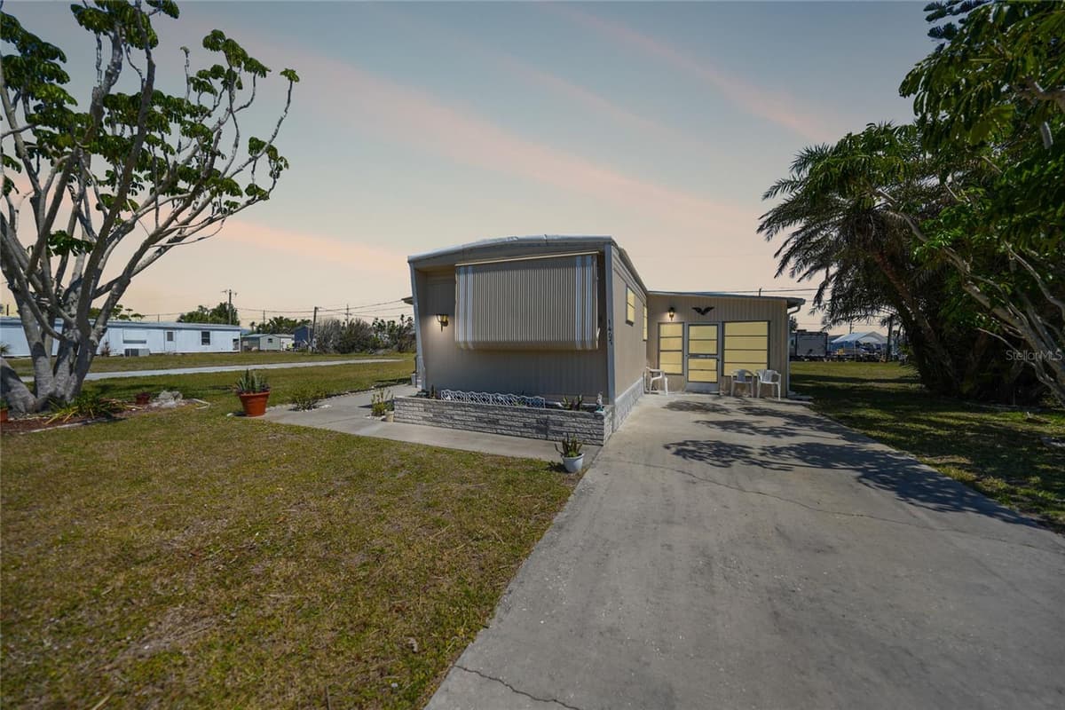 1407 SEAGULL DRIVE — photo 1 of 26