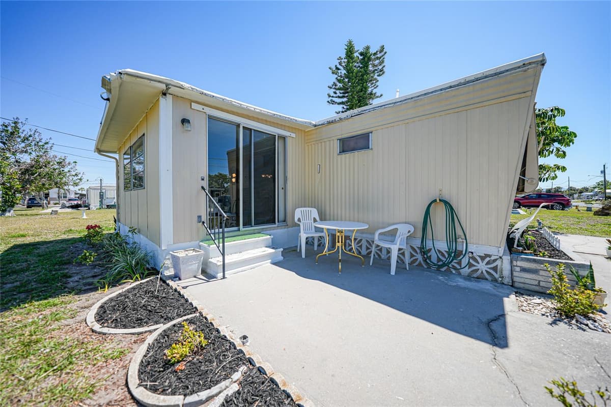 1407 SEAGULL DRIVE — photo 2 of 26