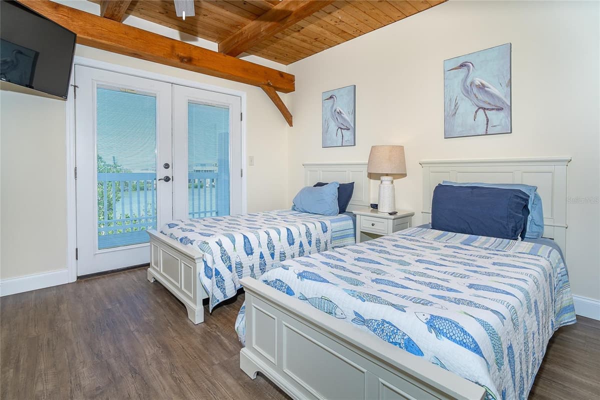 360 GULF BOULEVARD — photo 15 of 64
