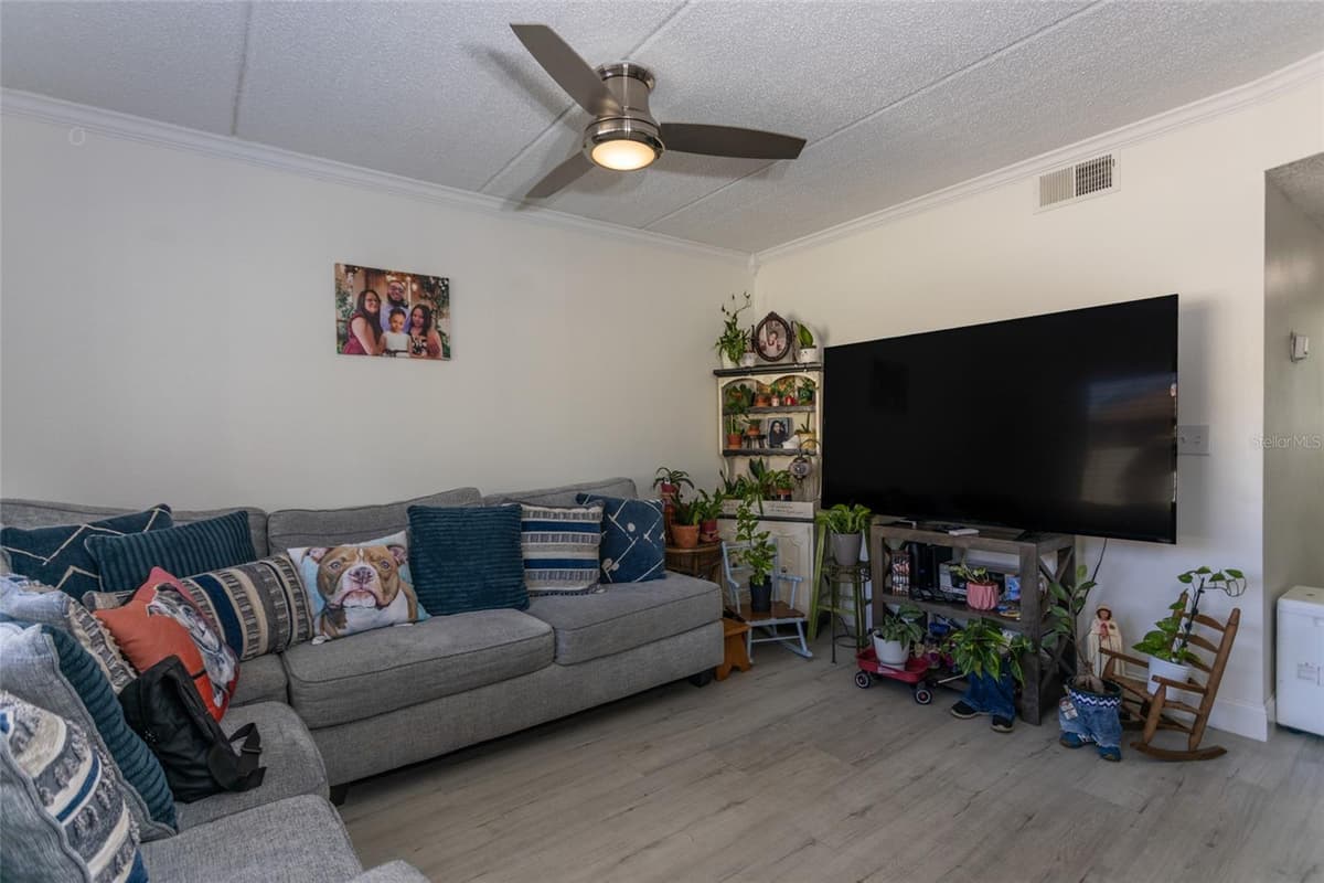 1601 BIG TREE ROAD — photo 9 of 18