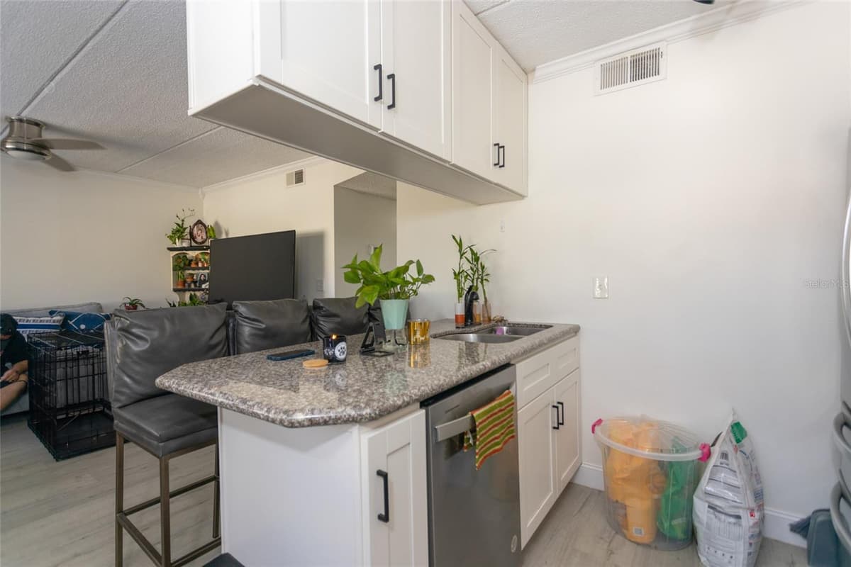 1601 BIG TREE ROAD — photo 6 of 18