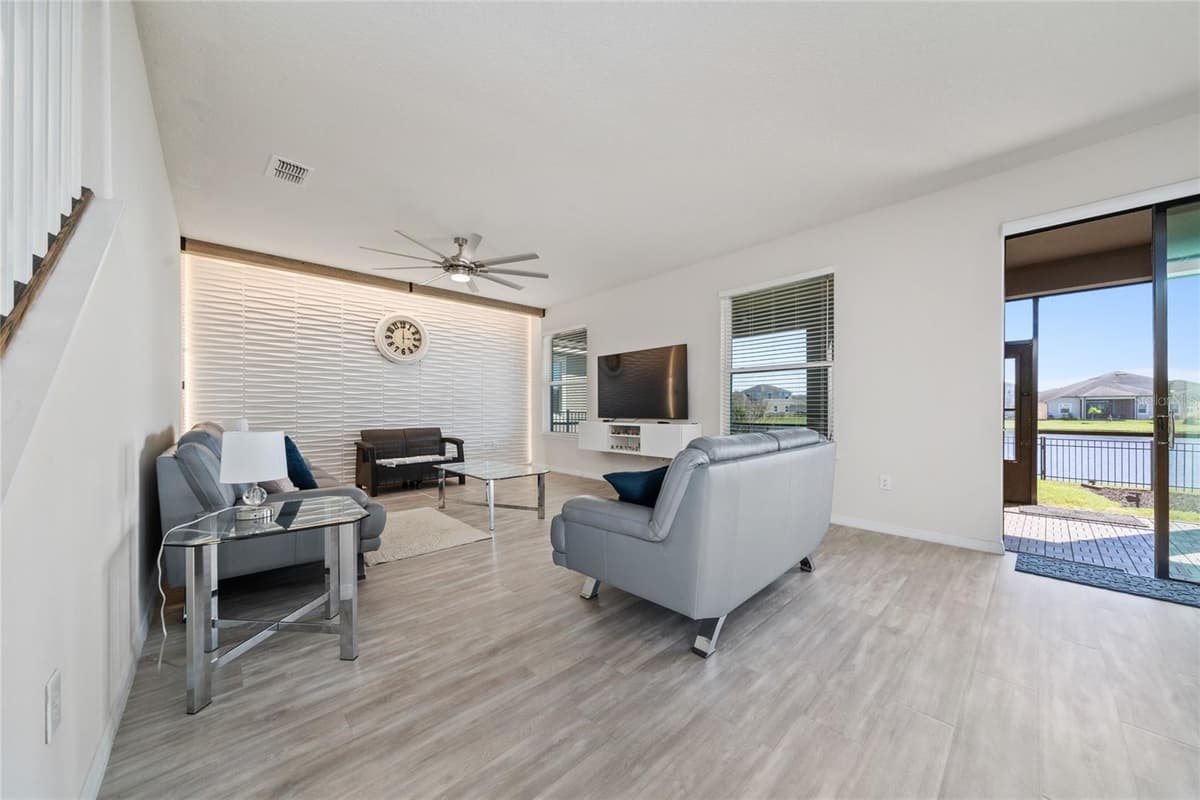 3018 JARDIN STREET — photo 15 of 44