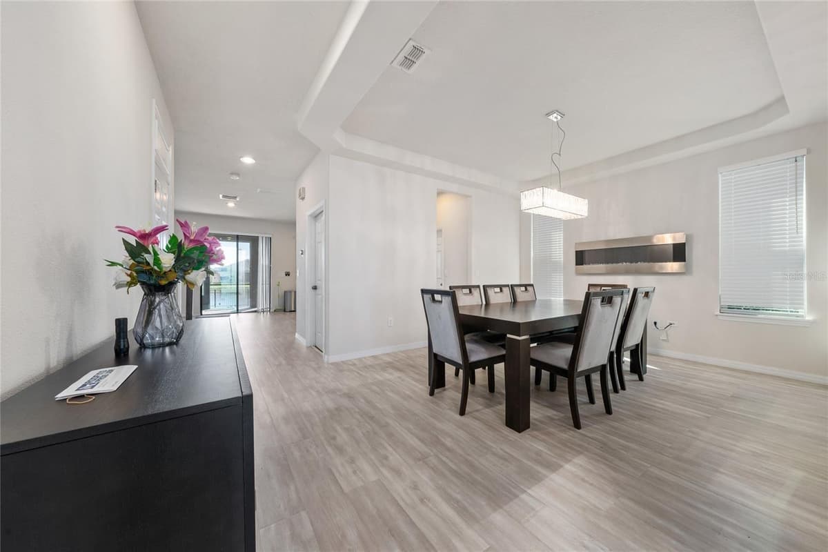 3018 JARDIN STREET — photo 10 of 44