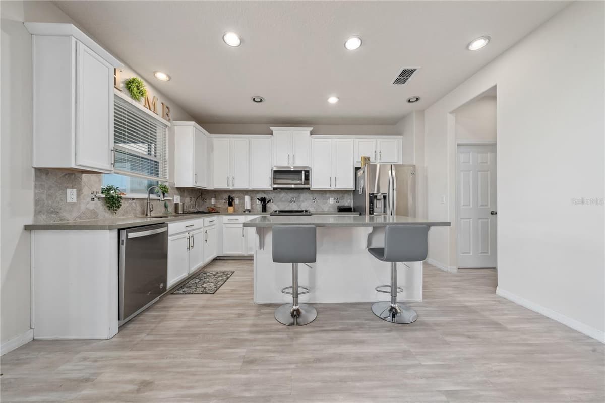 3018 JARDIN STREET — photo 13 of 44