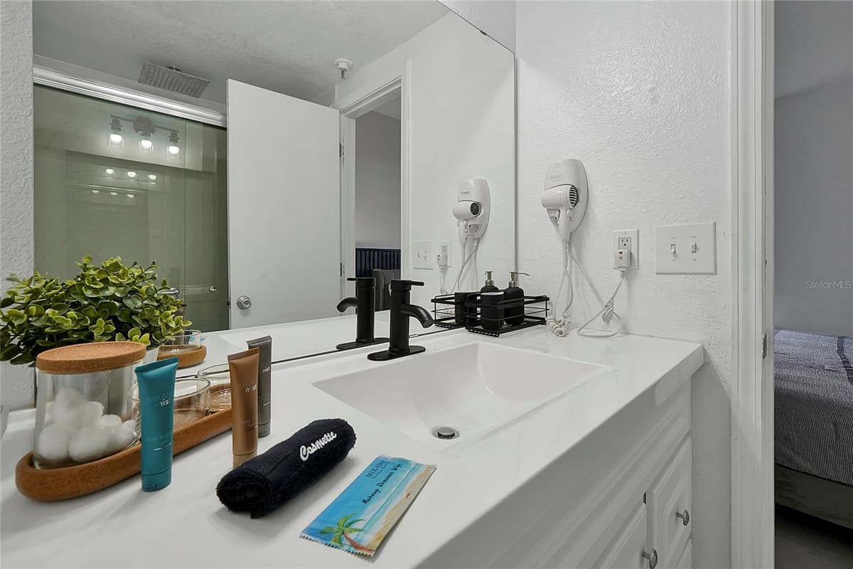 6165 CARRIER DRIVE — photo 37 of 39