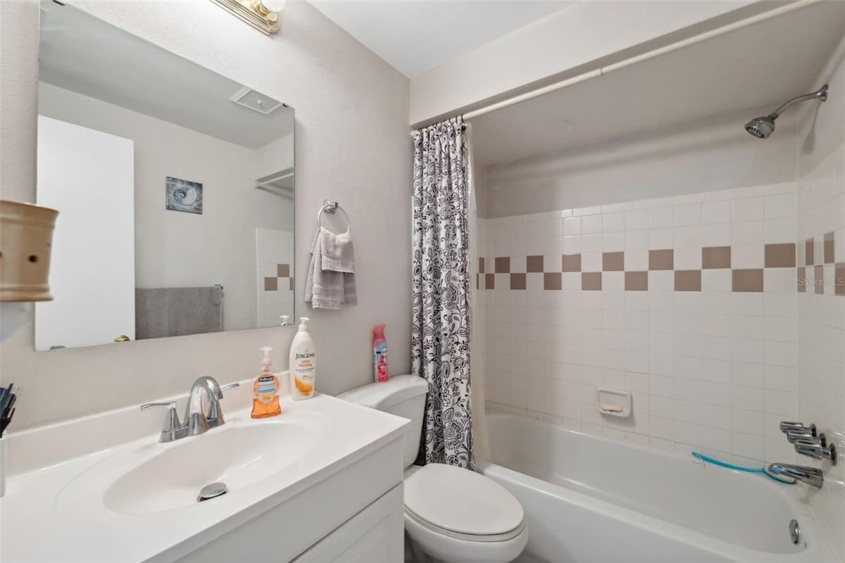4235 RICHMERE DRIVE — photo 15 of 39