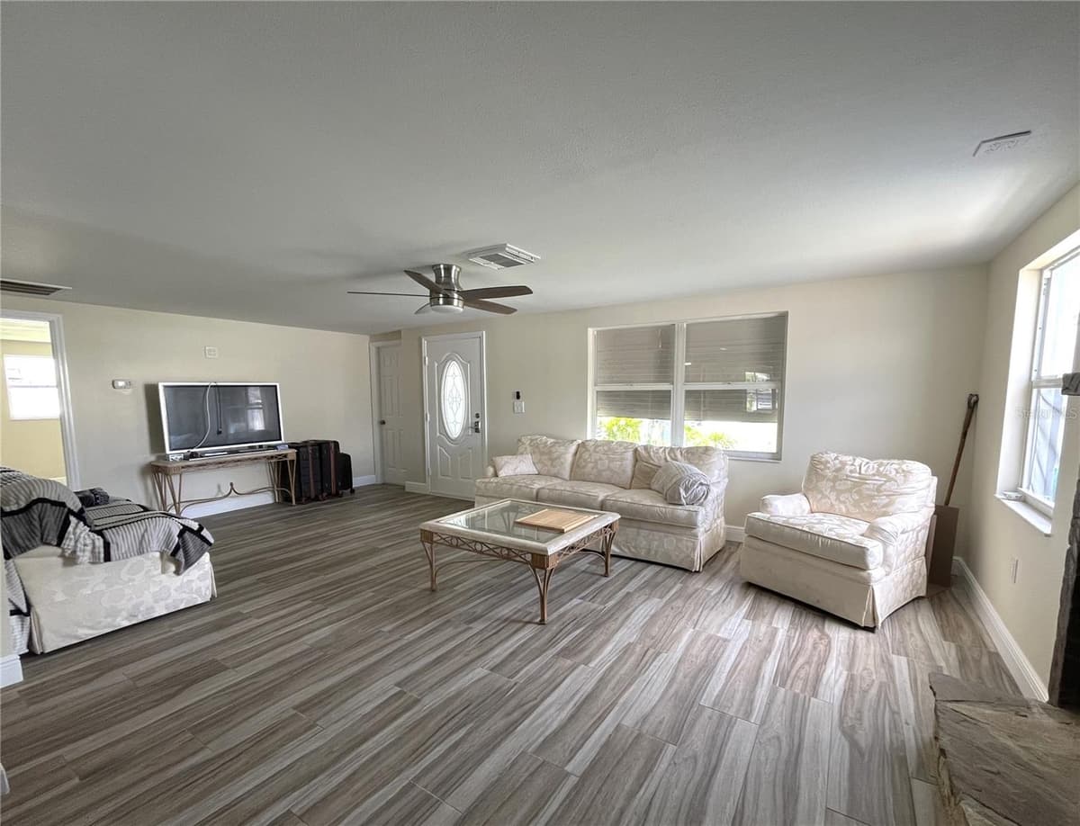 13630 LAGOON DRIVE — photo 9 of 25
