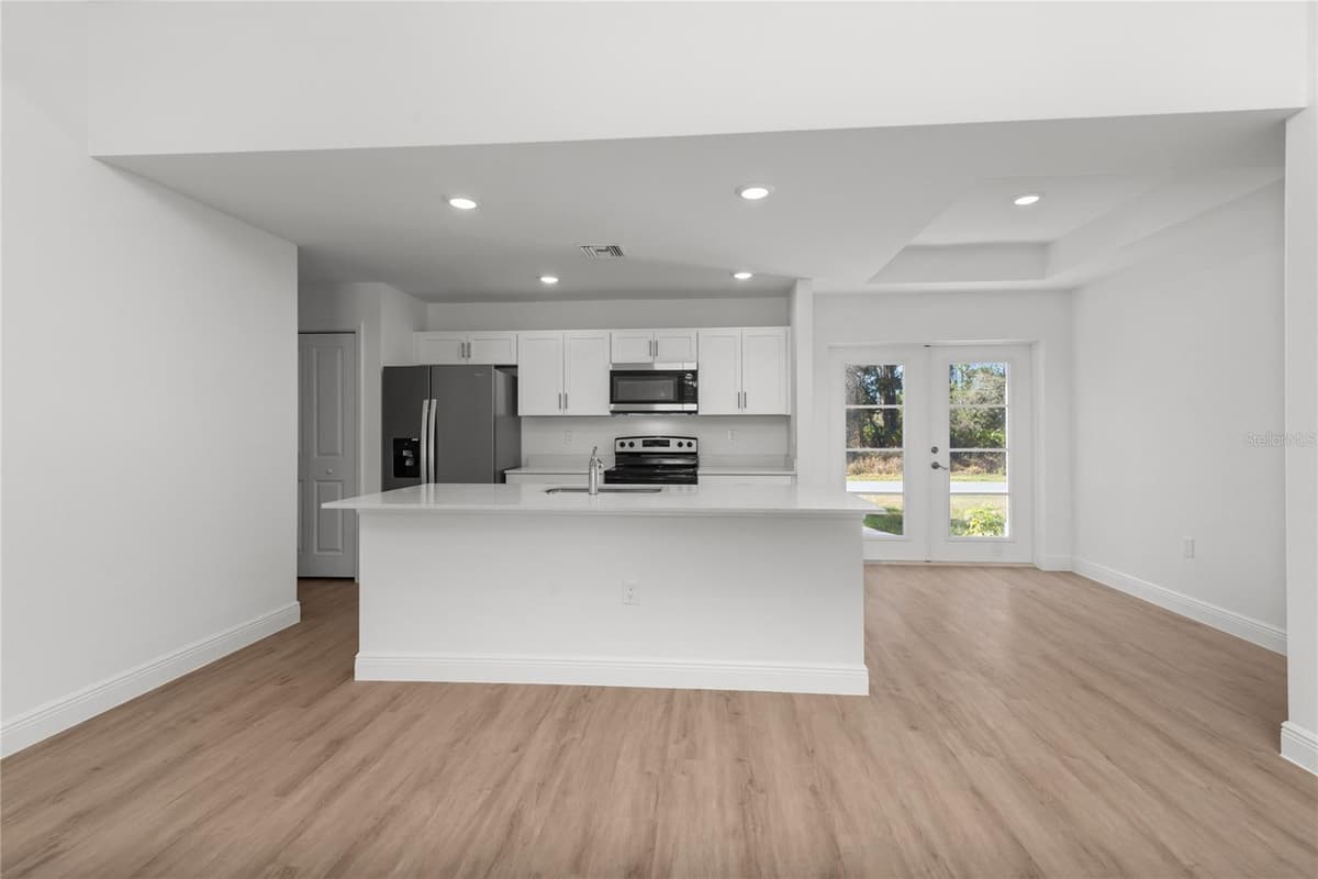 111 SWAN DRIVE — photo 4 of 13