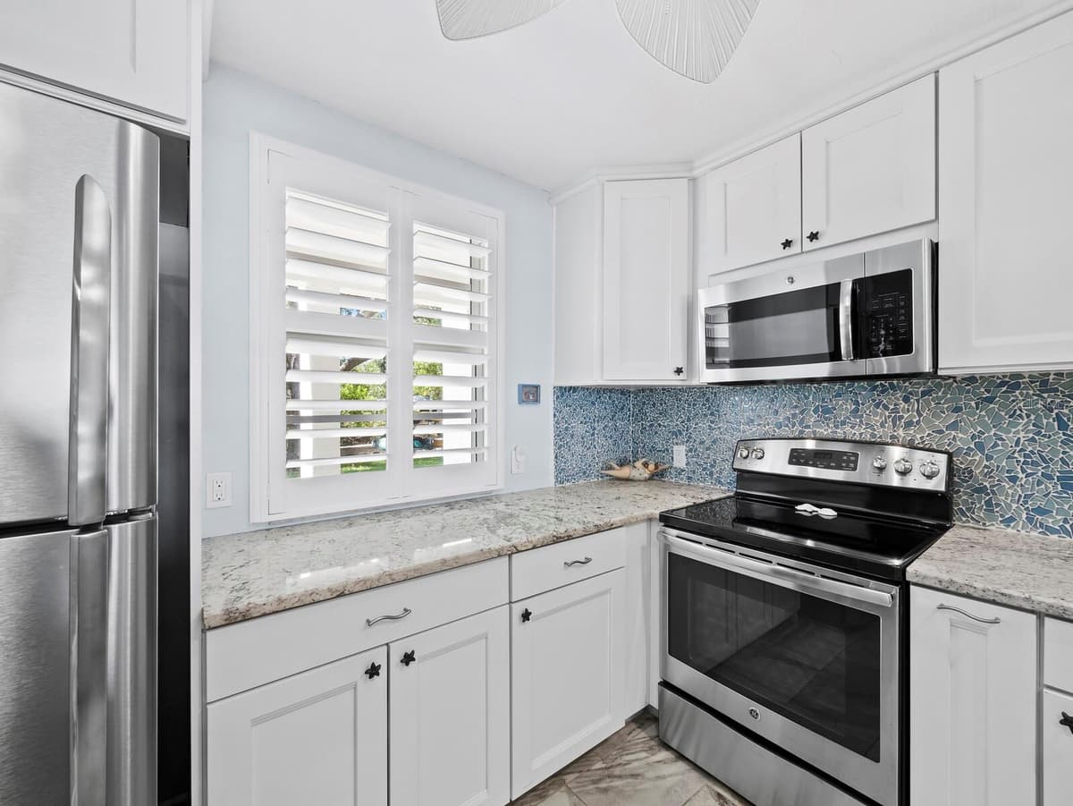 600 SUTTON PLACE — photo 15 of 53