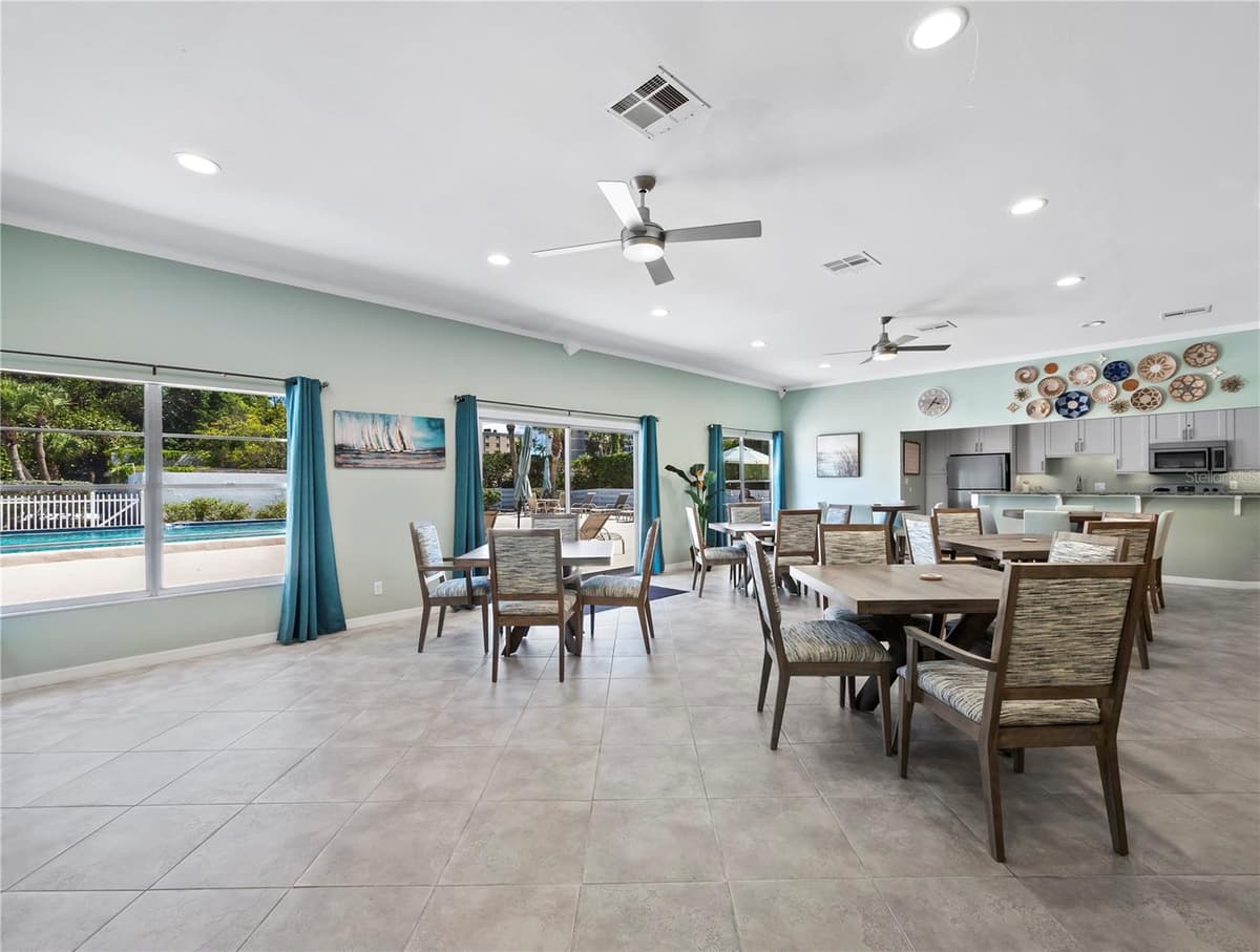 600 SUTTON PLACE — photo 43 of 53