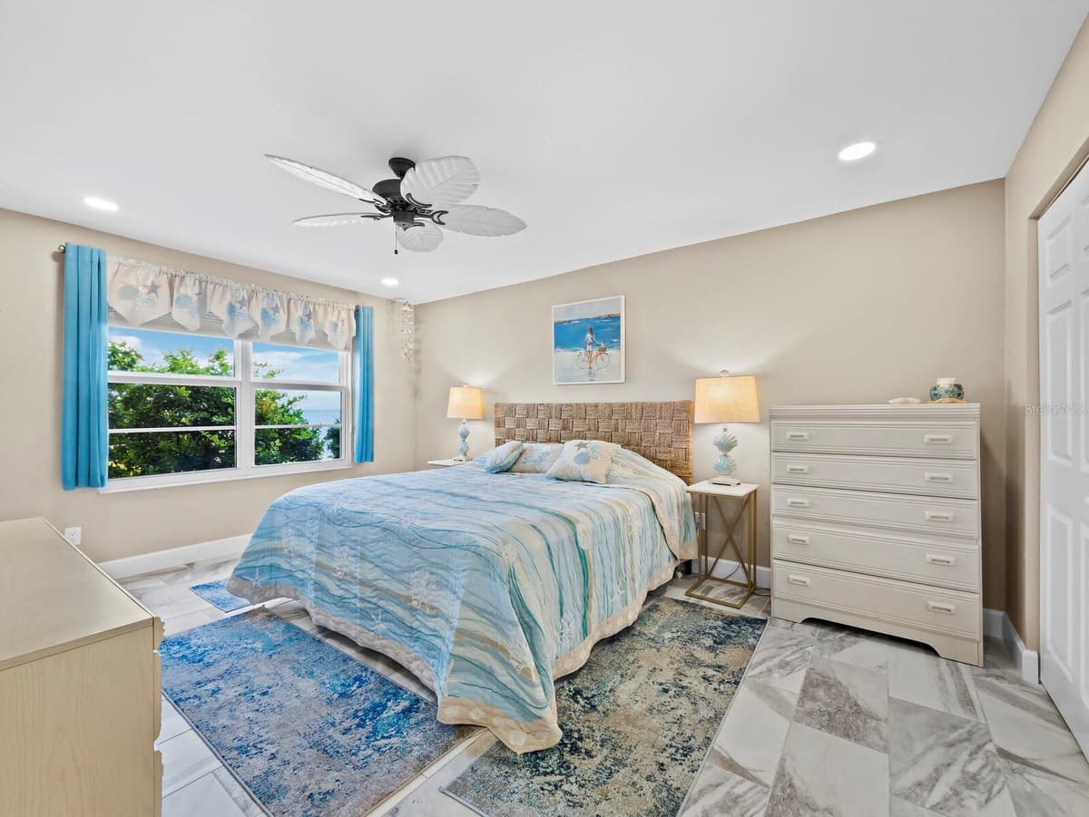 600 SUTTON PLACE — photo 21 of 53