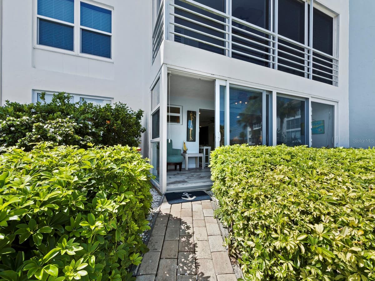 600 SUTTON PLACE — photo 10 of 53
