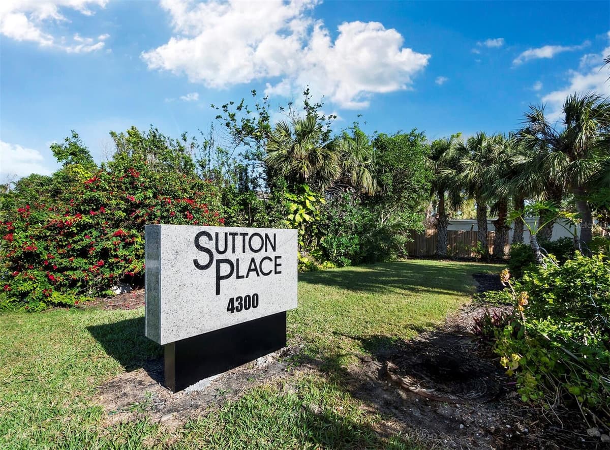 600 SUTTON PLACE — photo 51 of 53