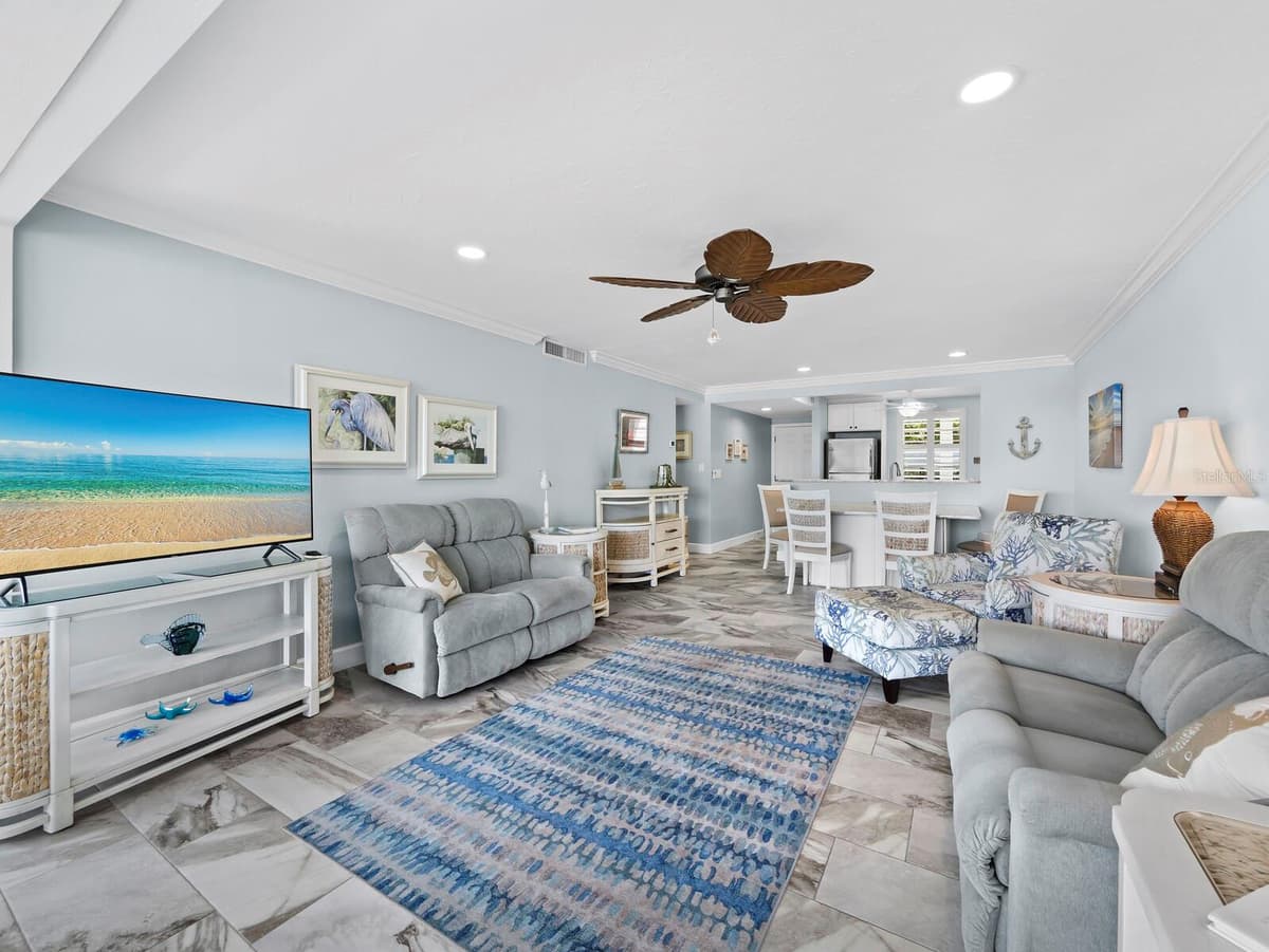 600 SUTTON PLACE — photo 12 of 53
