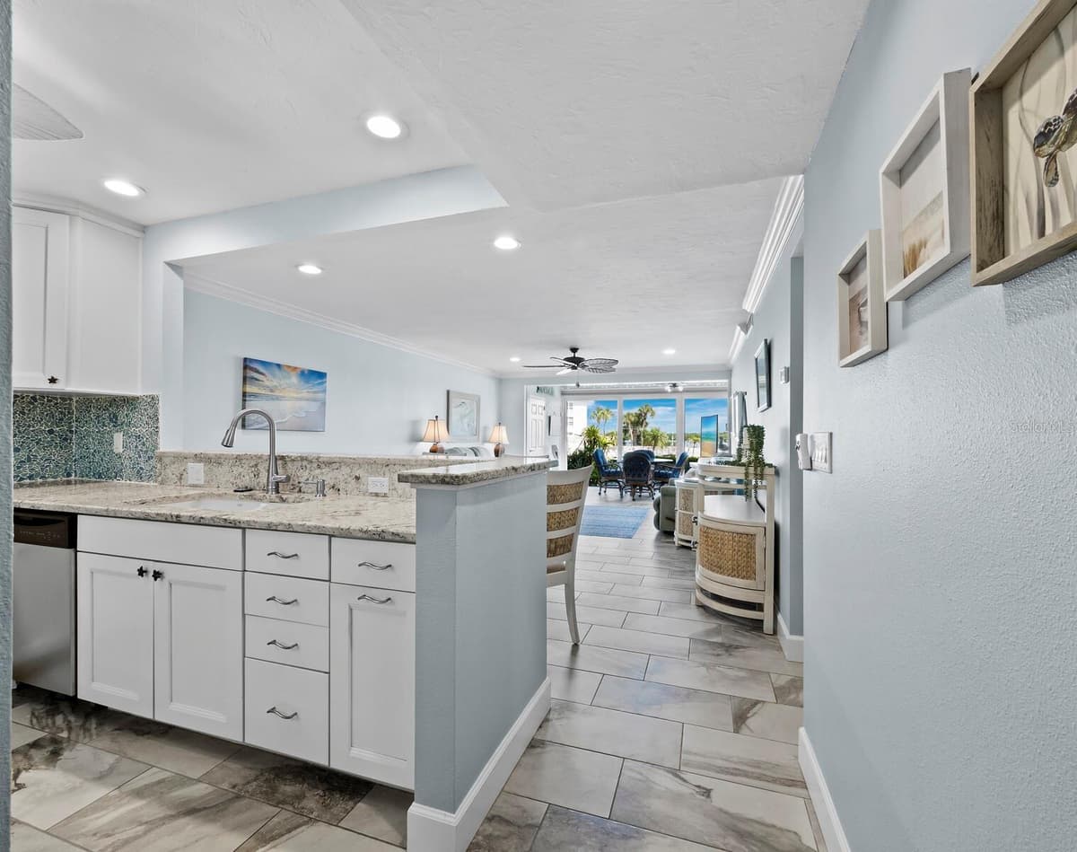 600 SUTTON PLACE — photo 13 of 53