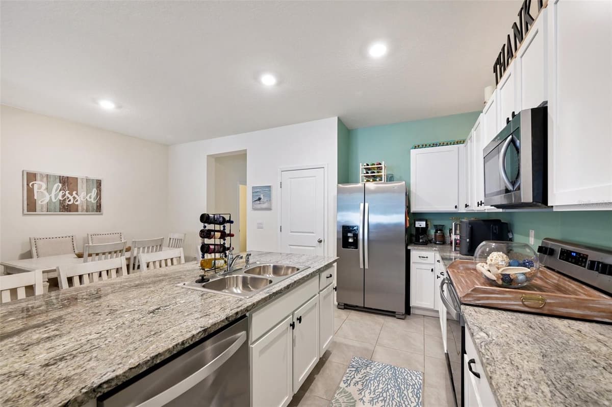 16646 MAUDE DRIVE — photo 9 of 53