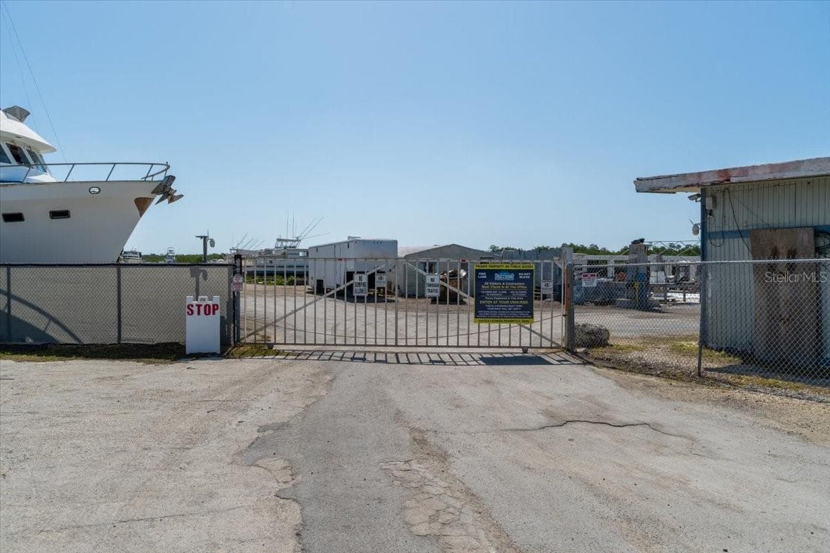 13900 OVERSEAS HWY — photo 11 of 41