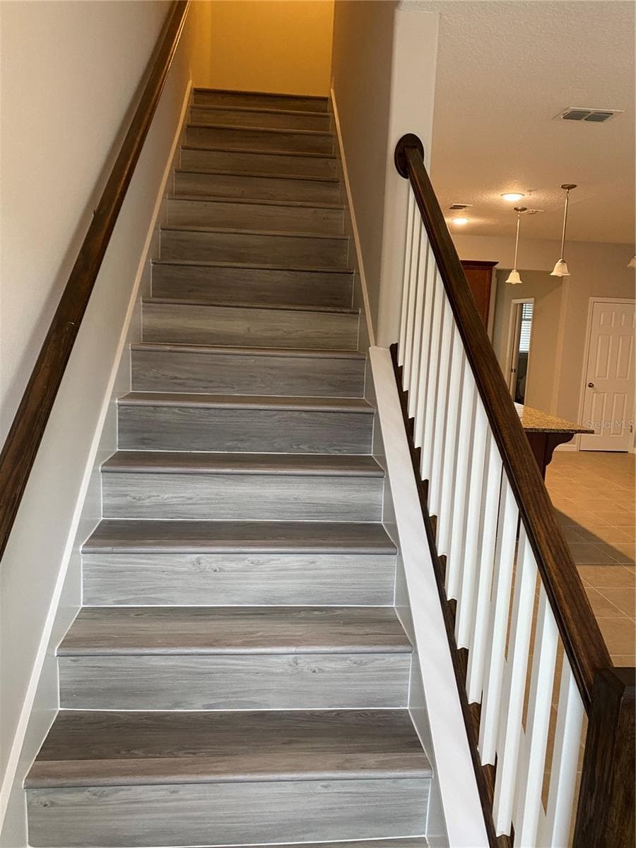 8521 VEDDER LANE — photo 4 of 21