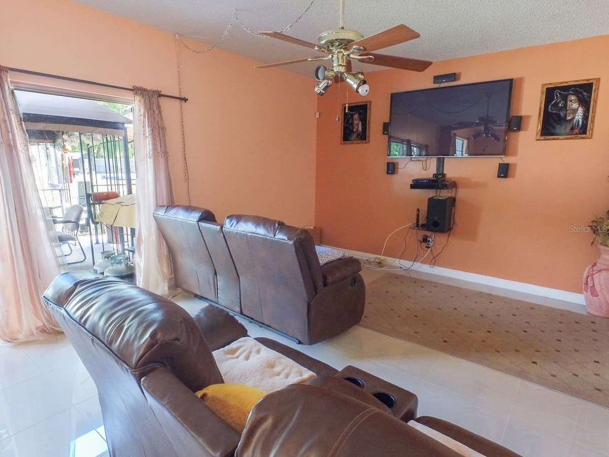 4902 FIVE ACRE ROAD — photo 12 of 41