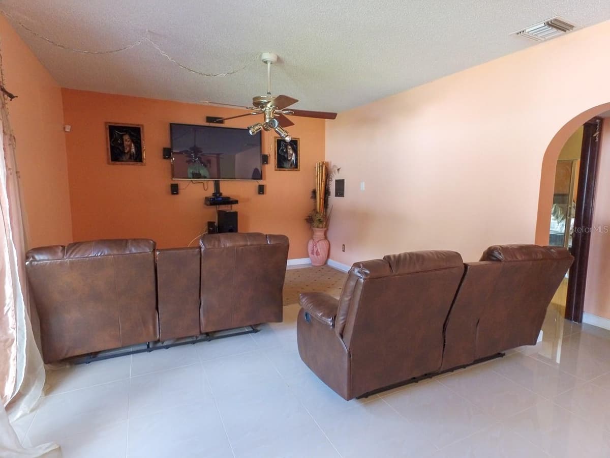 4902 FIVE ACRE ROAD — photo 11 of 41