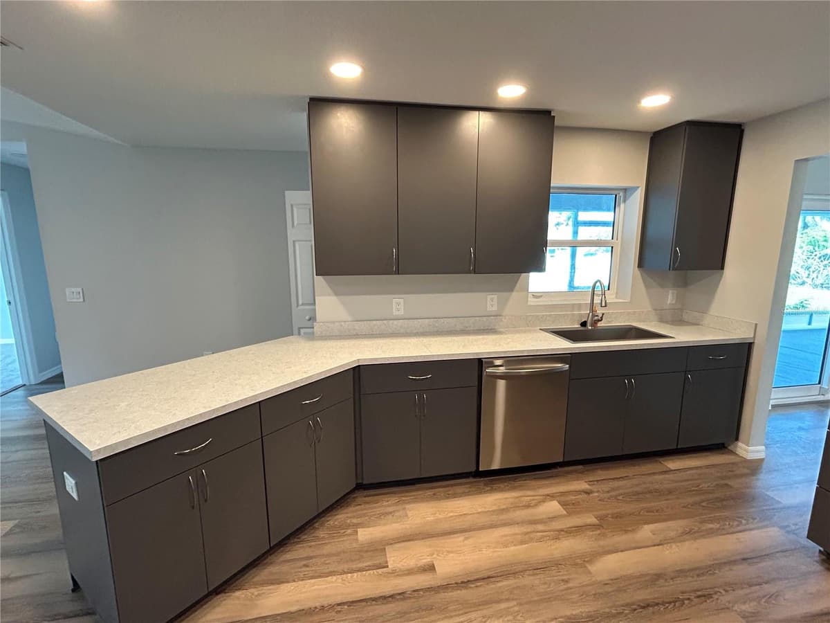 1713 WALDEN COURT — photo 9 of 37