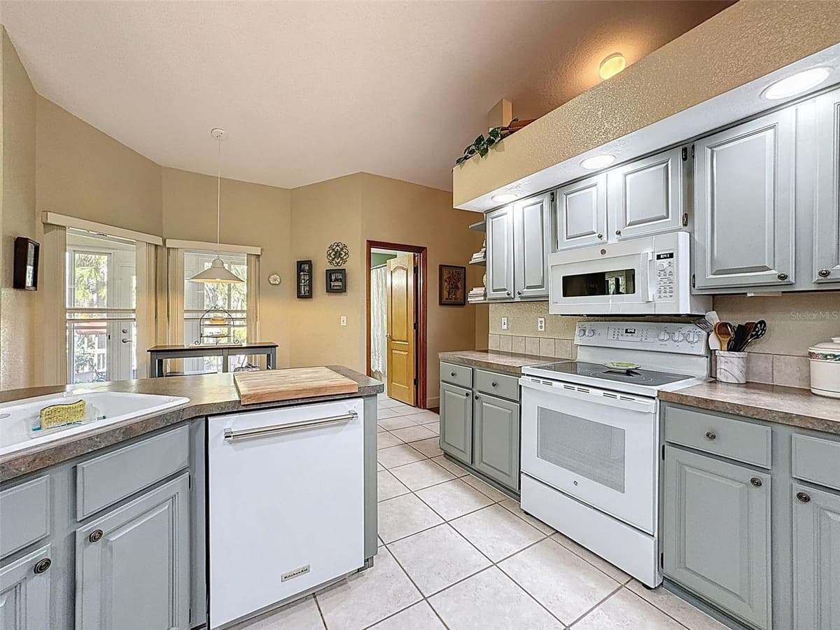 8437 INDIES DRIVE — photo 28 of 62
