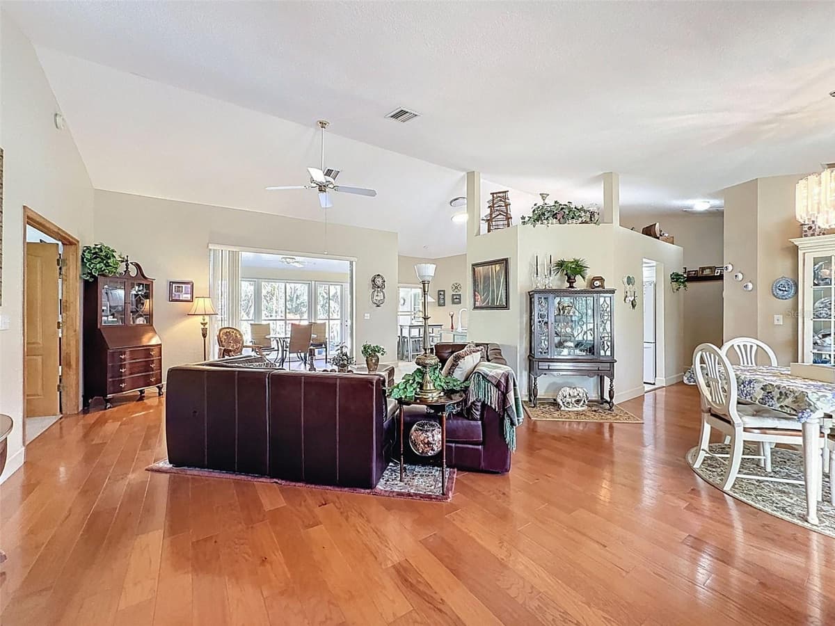 8437 INDIES DRIVE — photo 16 of 62